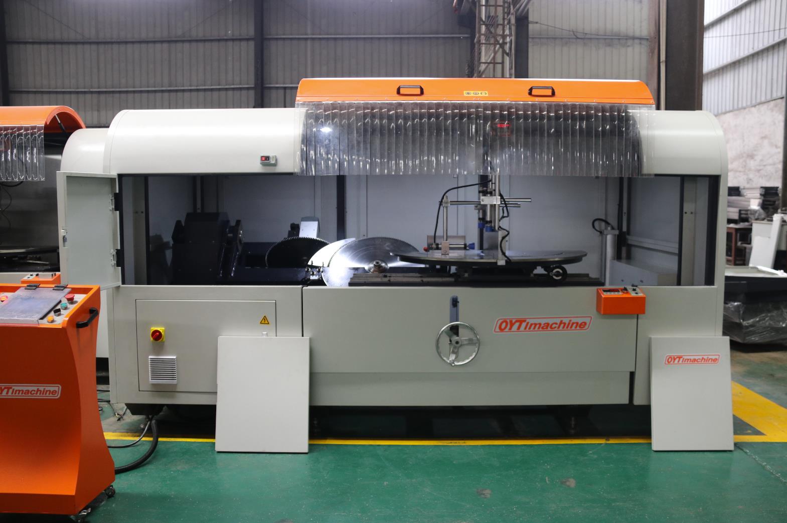 Ouyate Machinery｜Complete Operation Video of CNC Interface Saw-Sunshine Room Curtain Wall Material Corner Cutting Artifact
